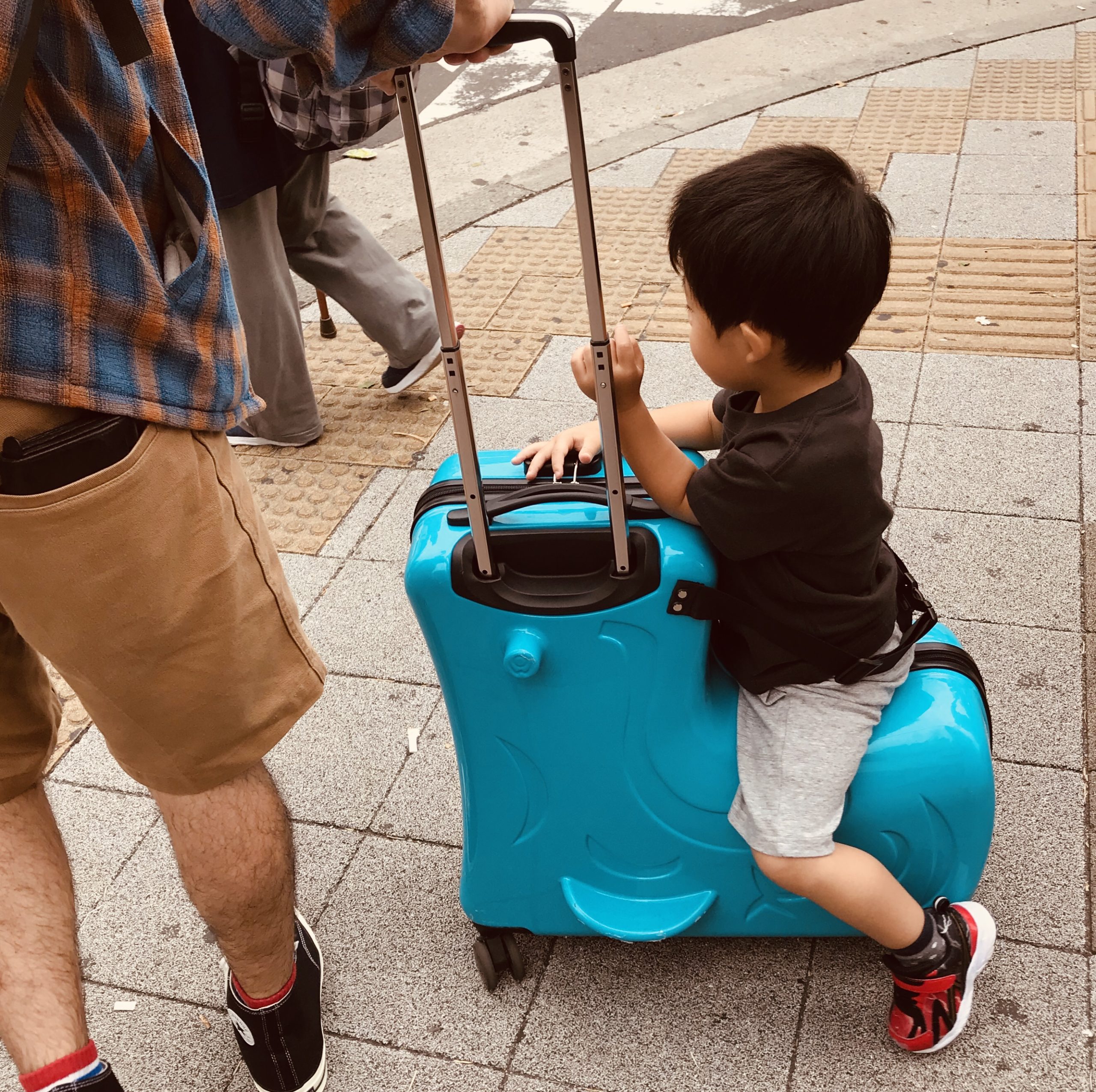 お得クーポン発行中 スーツケース 子どもが乗れる キャリーバッグ 子供